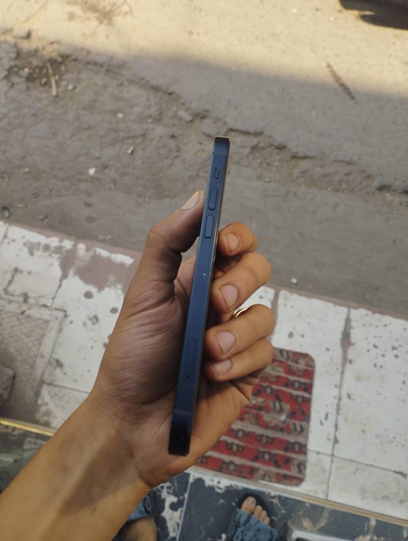 Apple iPhone 12 3