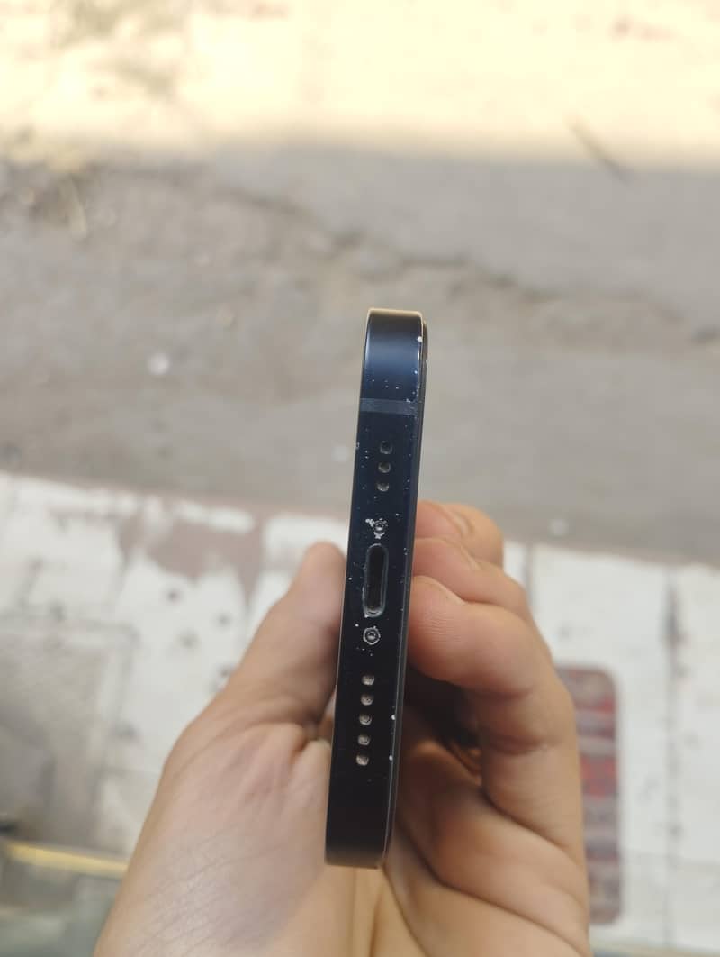 Apple iPhone 12 4