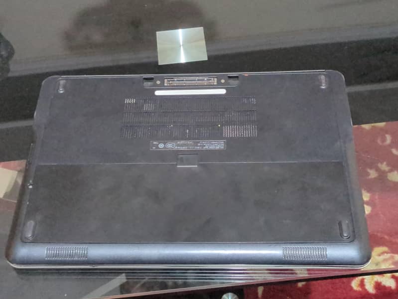 DELL latitude e7240 2