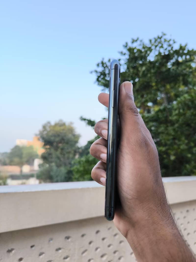 Apple iPhone 11 Pro Max 2