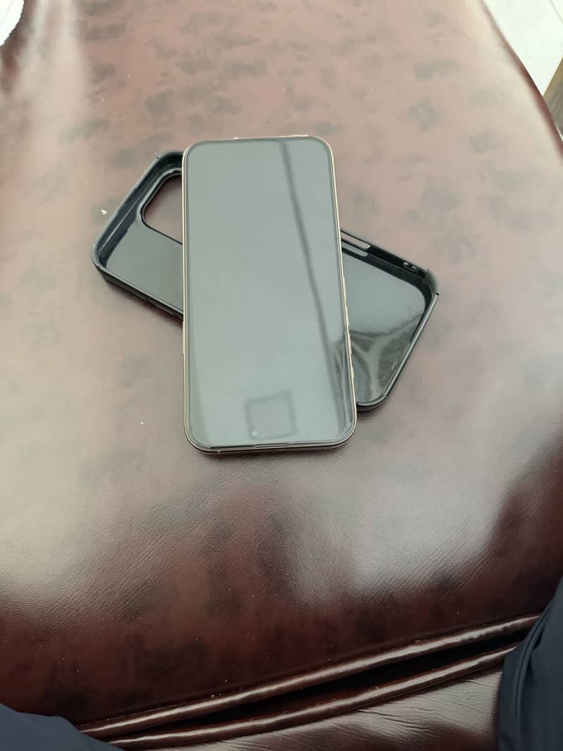 Apple iPhone 16 Pro Max 2