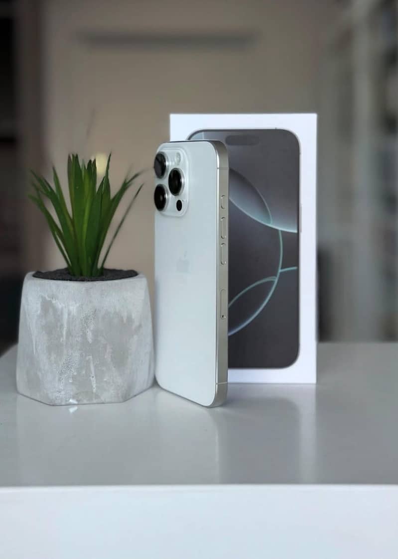 Apple iPhone 16 Pro 1