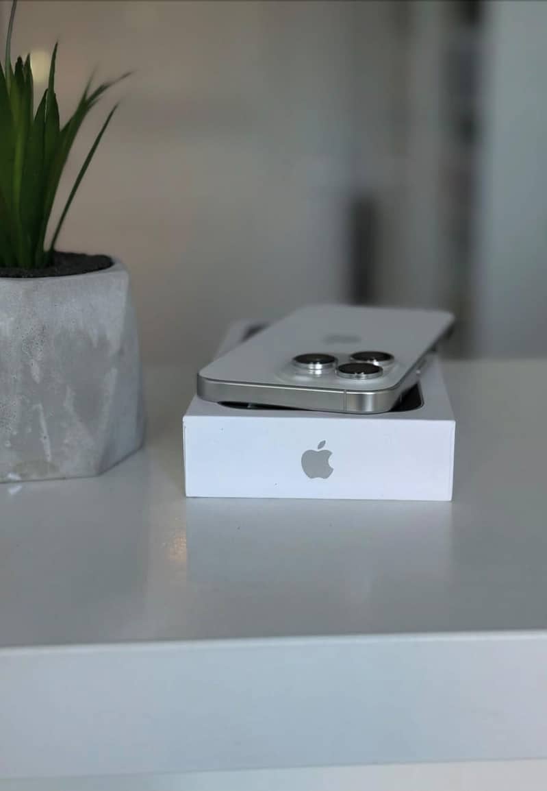 Apple iPhone 16 Pro 2