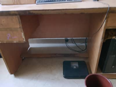 Computer Table 2x4 feet urgent sale