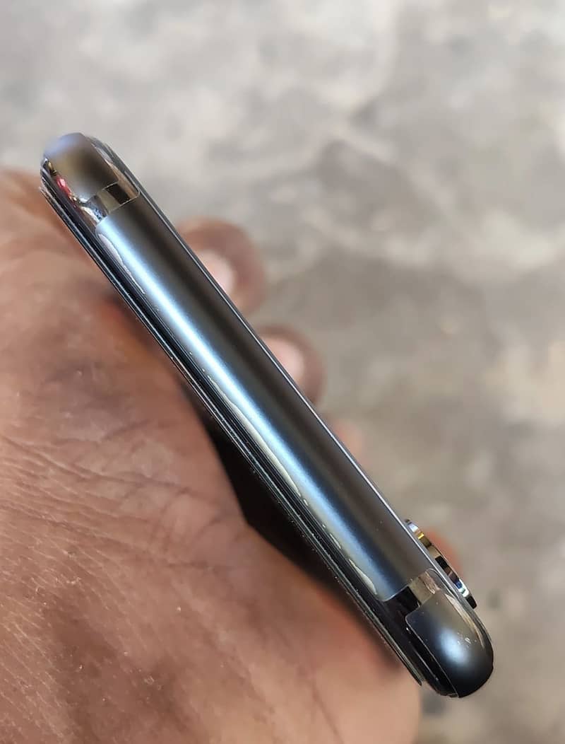 Apple iPhone X 3