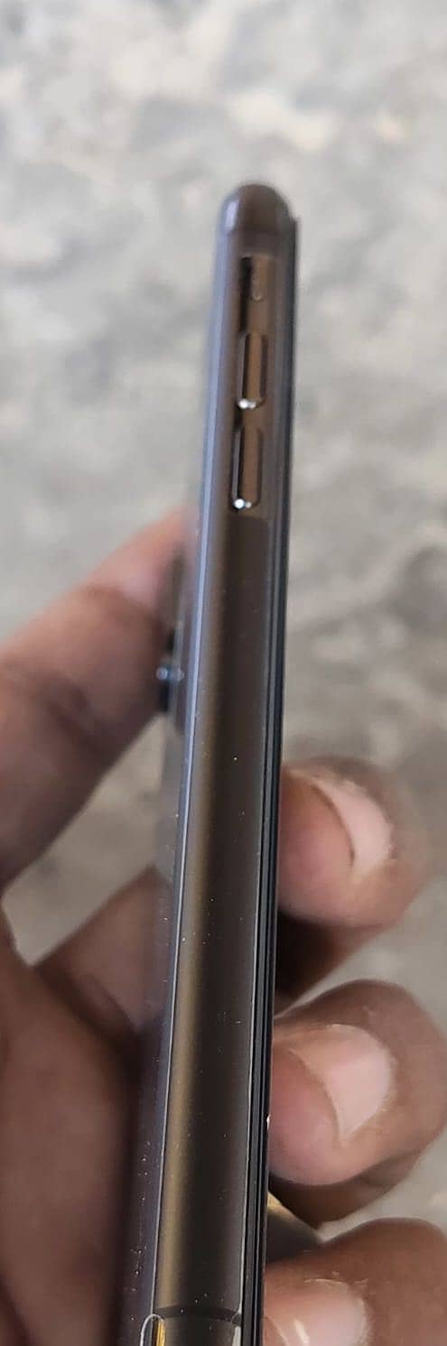 Apple iPhone X 4