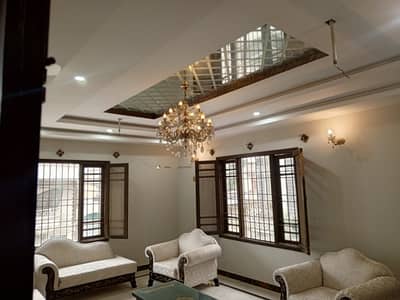 Independent house 240yd 3 bed d d ground 1 big room attached at 1st floor in gulshan 2 Nearby Rub medical 60ft road Any *kind of commercial* bord allow 2 lac rent  Will be deliver 10th November *Code(16969)*