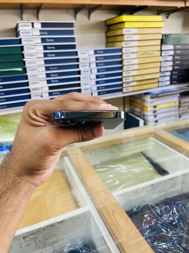Apple iPhone 12 Pro Max 4
