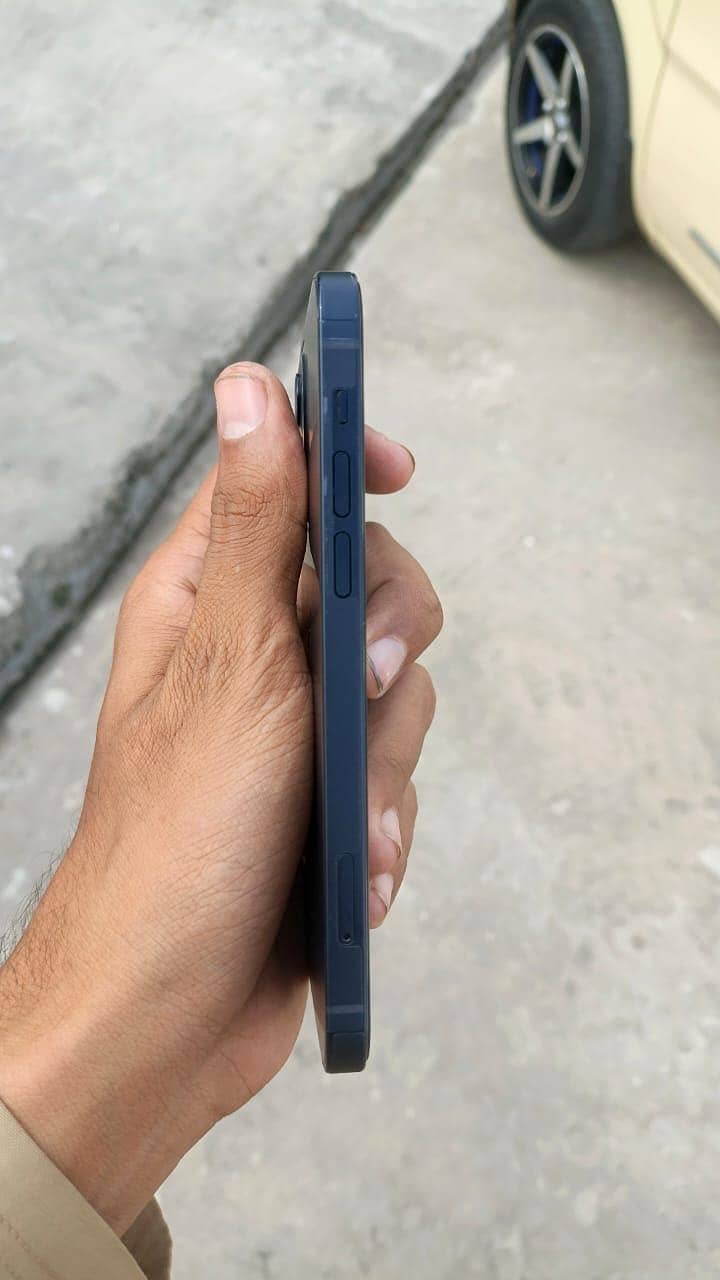 Apple iPhone 12 2