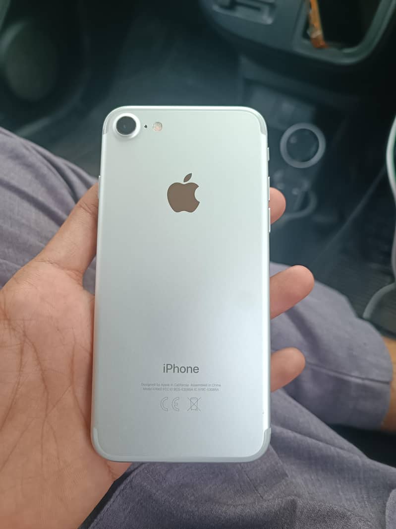 Apple iPhone 7 1