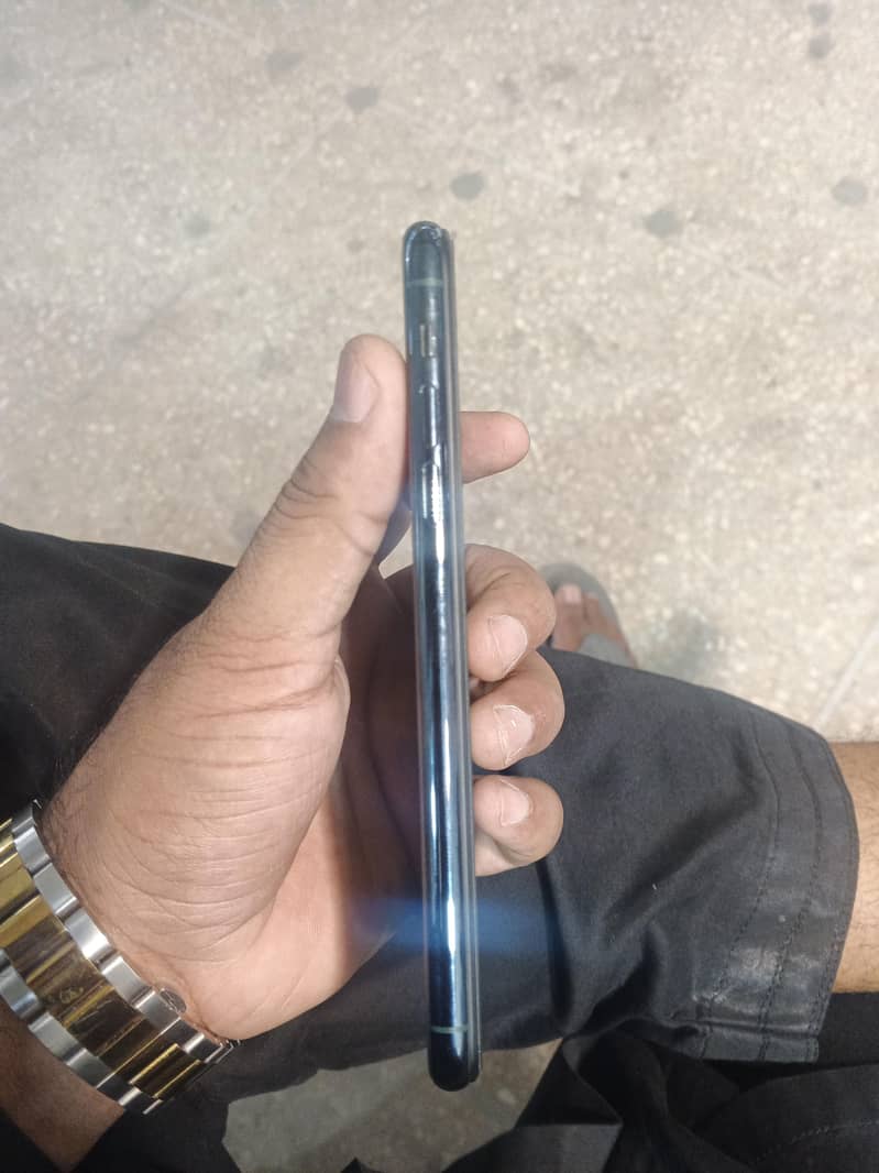Apple iPhone 11 Pro Max 2