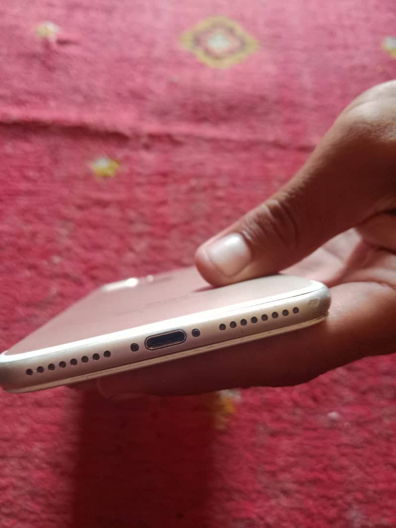 Apple iPhone 7 Plus 5