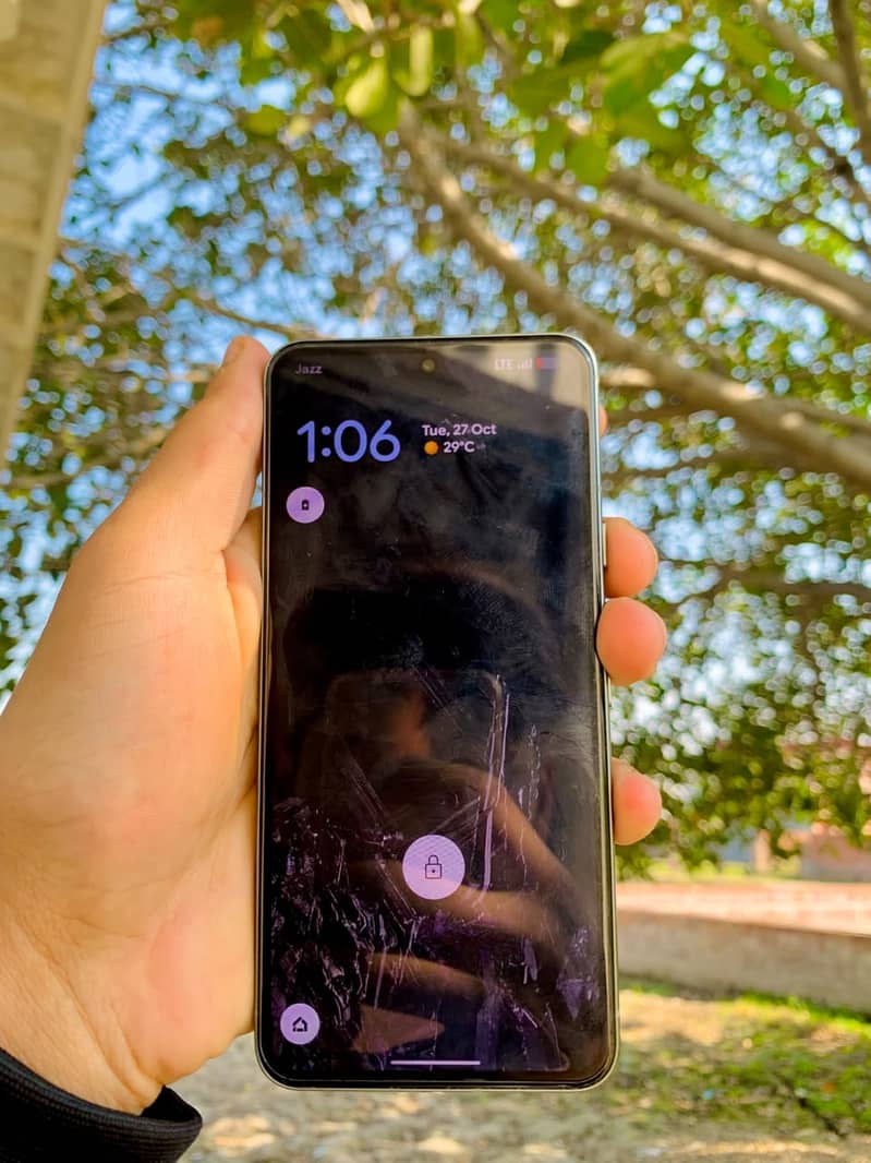 Google Pixel 8 4