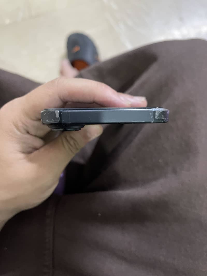 Apple iPhone 16 4