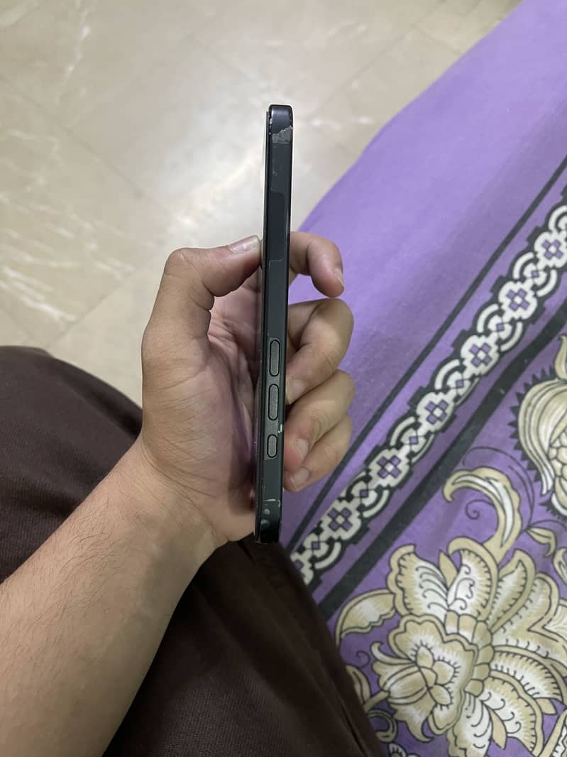 Apple iPhone 16 5