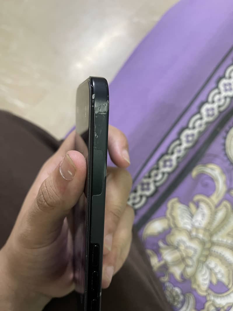 Apple iPhone 16 6