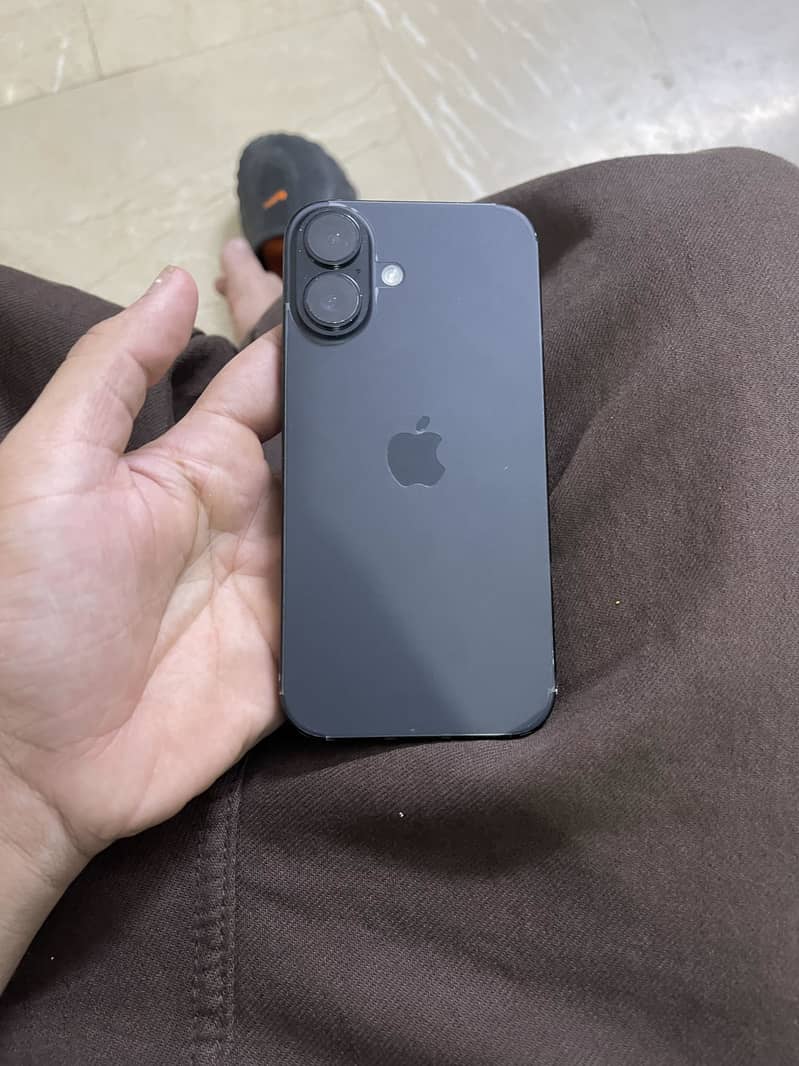 Apple iPhone 16 9