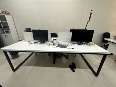 4 persons with 2 dividers workstation