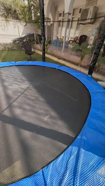 FOR SALE – BRAND NEW 8 FT TRAMPOLINE