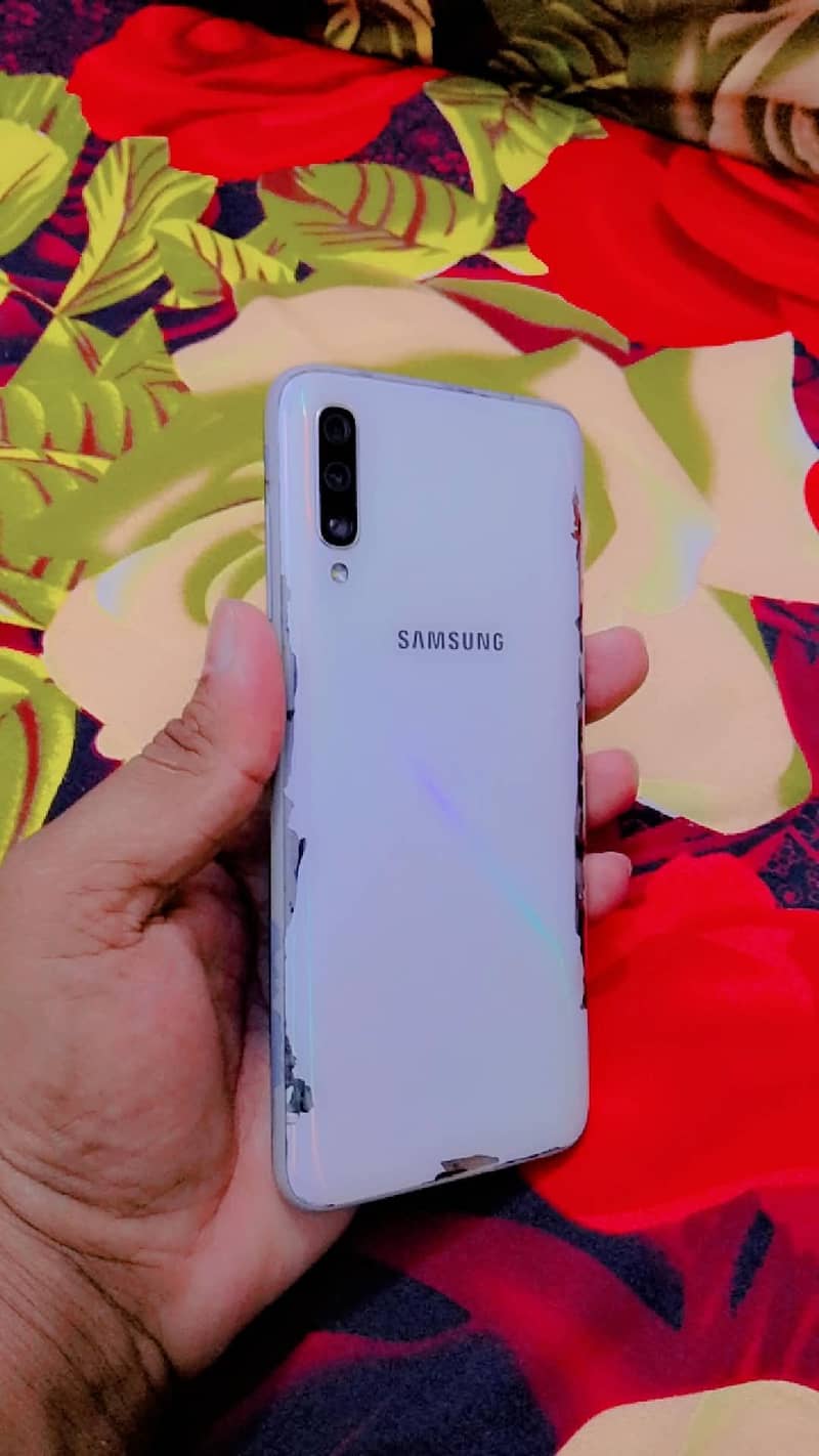 Samsung Mobile A70 1