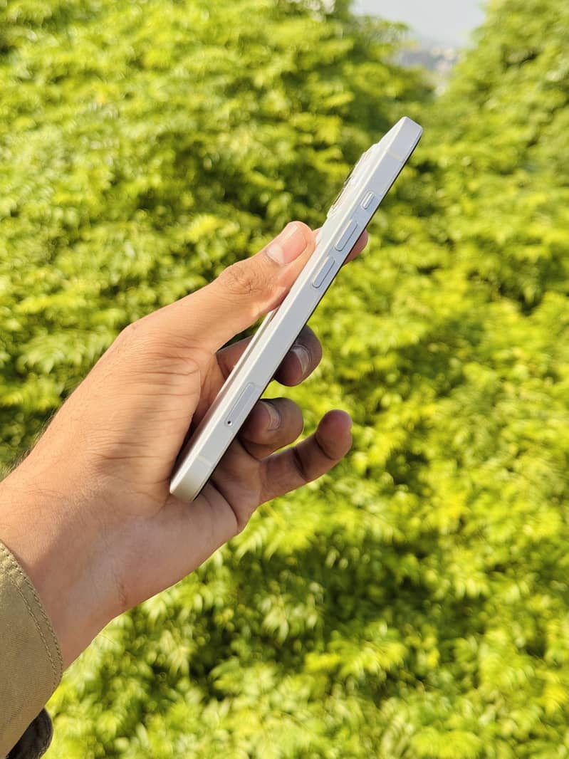 Apple iPhone 13 2