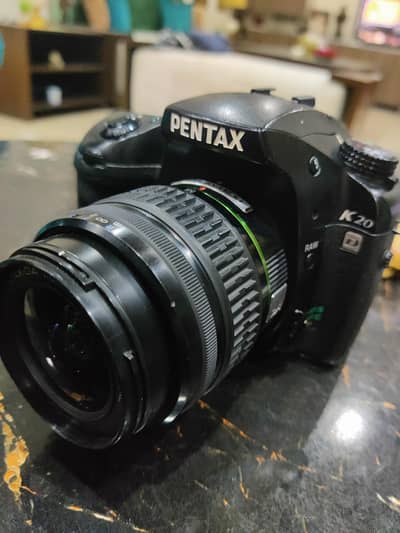 pentax k20d dslr camera with lens