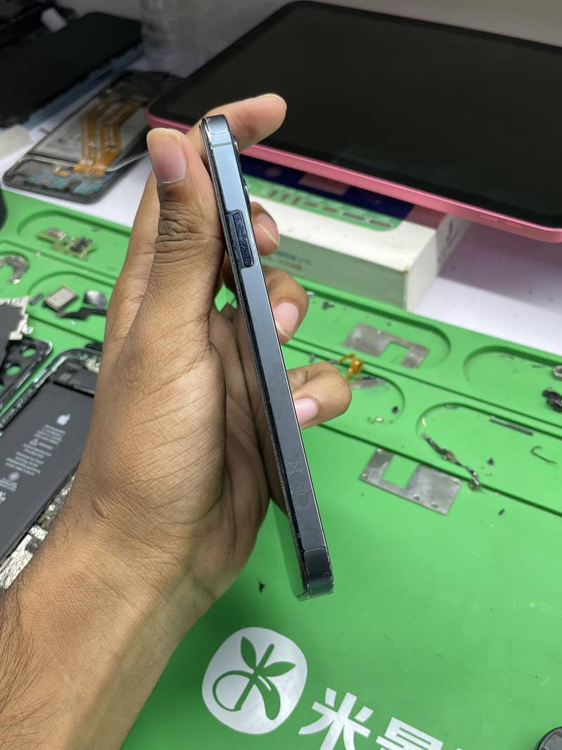 Apple iPhone 12 Pro 1