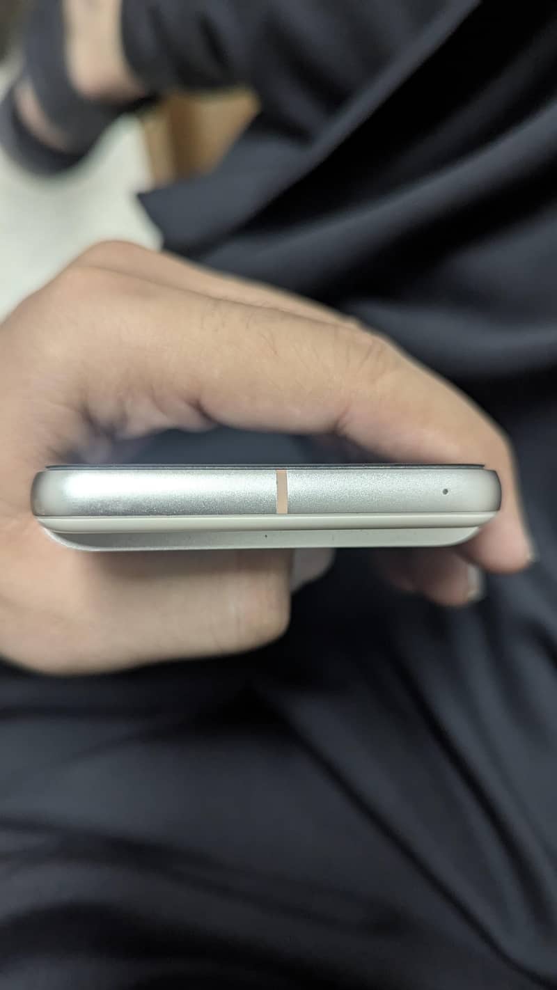 Google Pixel 8 5