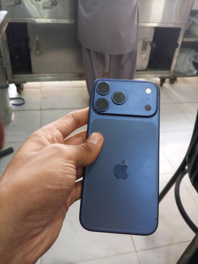 Apple iPhone 17 Pro Max 2