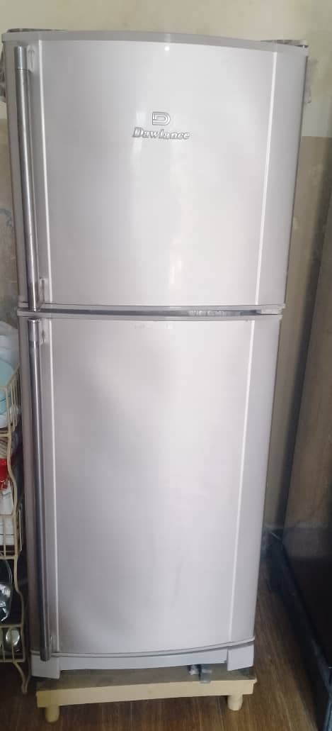 Dawlance Medium Size Refrigerator 0