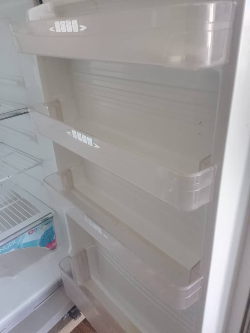 Dawlance Medium Size Refrigerator 1