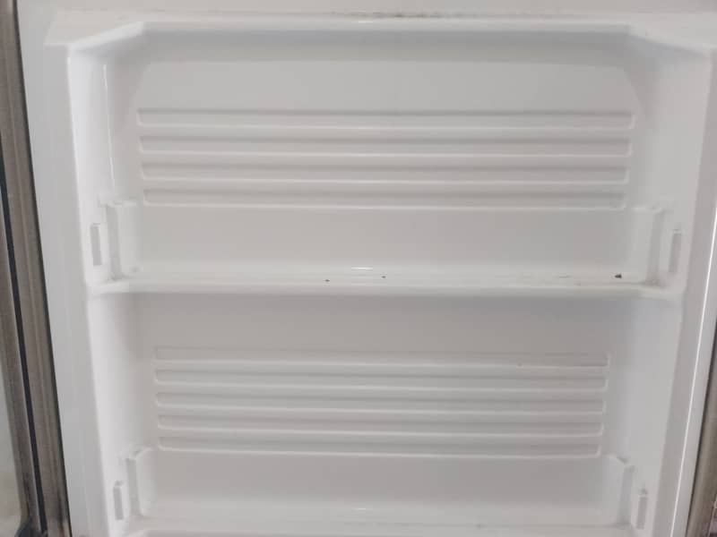Dawlance Medium Size Refrigerator 2