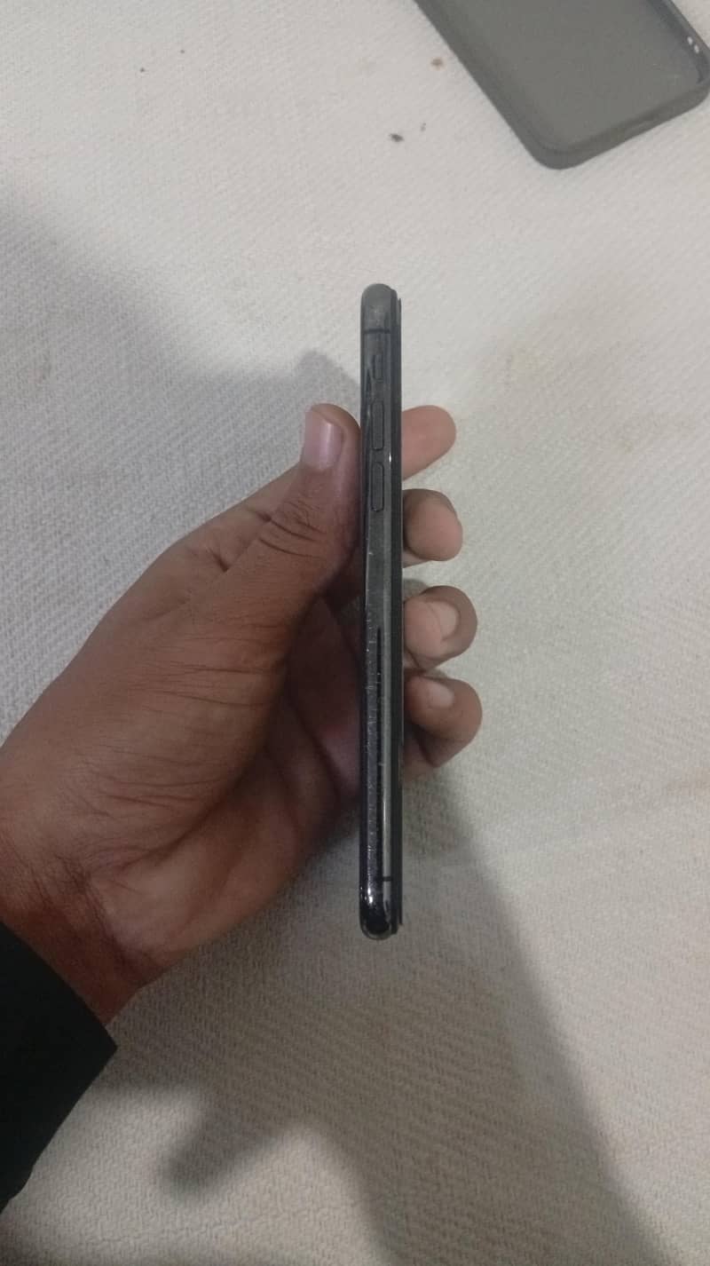 Apple iPhone X 4