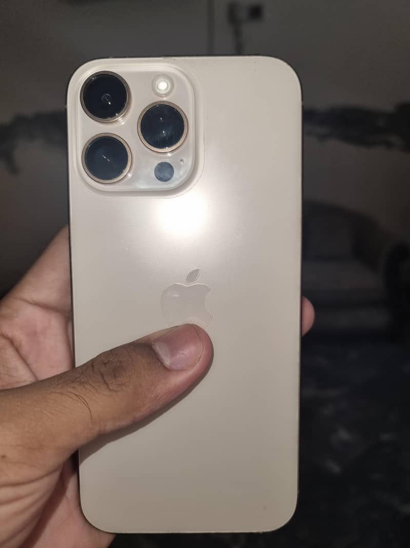 Apple iPhone 16 Pro Max 0
