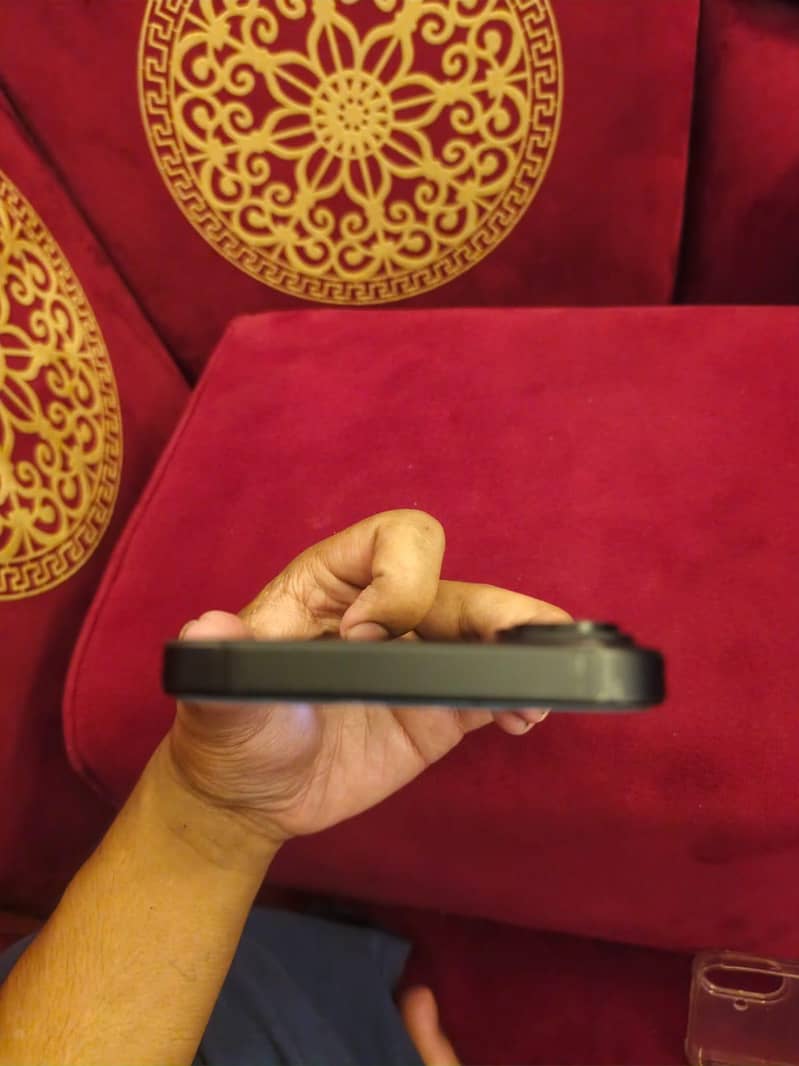 Apple iPhone 16 esim 1