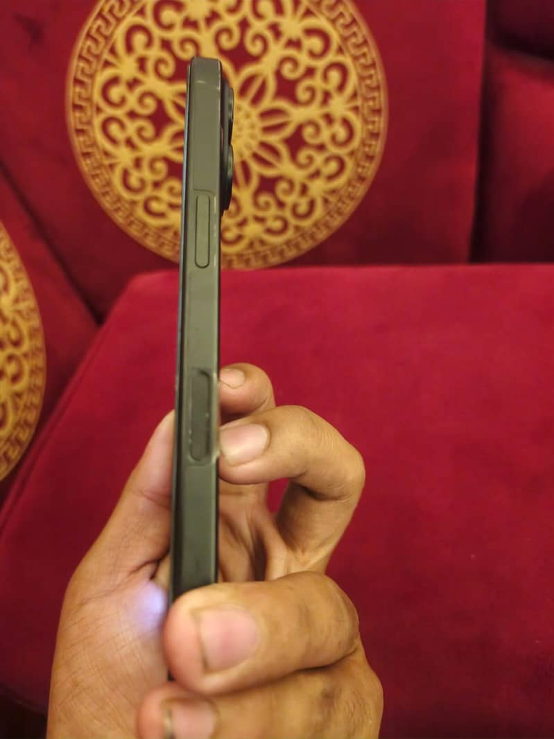 Apple iPhone 16 esim 2