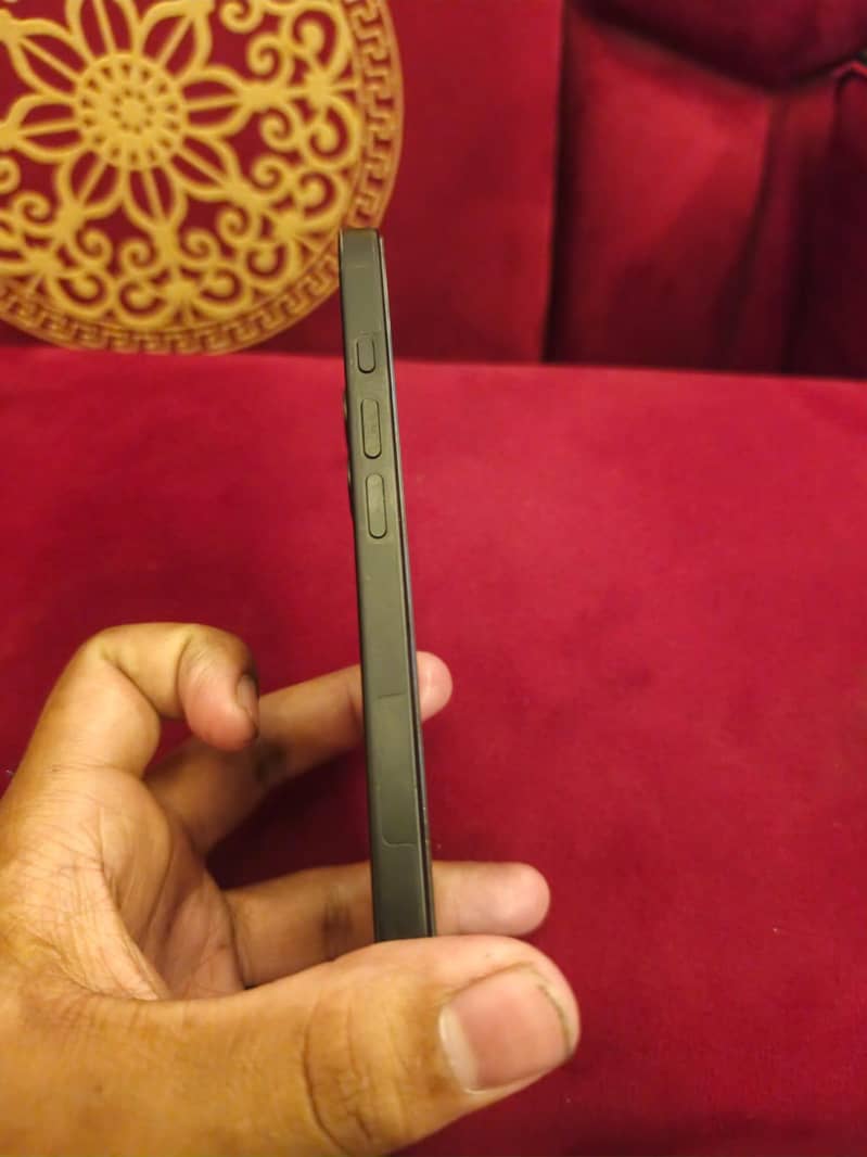 Apple iPhone 16 esim 7