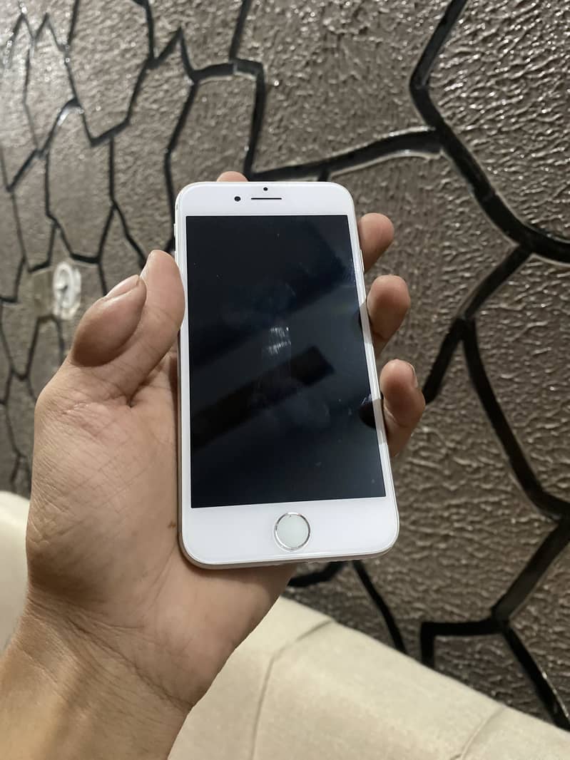 Apple iPhone 7 0