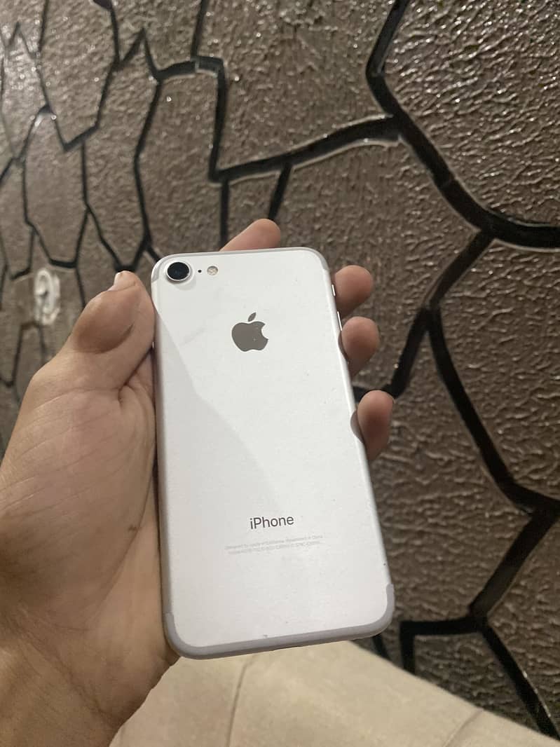 Apple iPhone 7 1