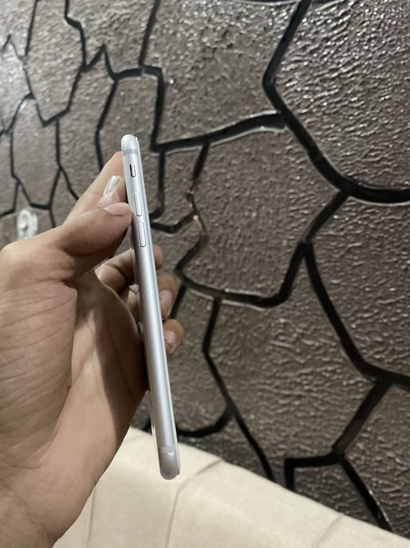Apple iPhone 7 2