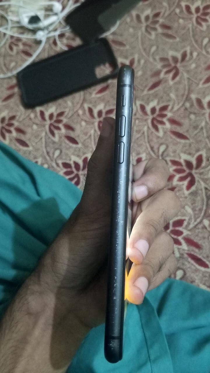 Apple iPhone 11 7