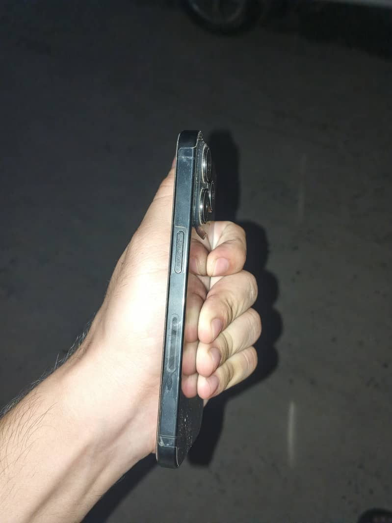 Apple iPhone 15 Pro 2