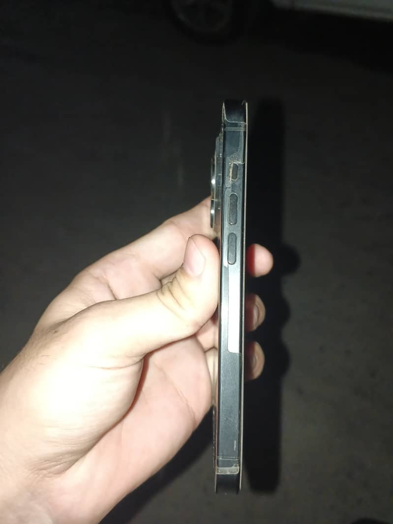 Apple iPhone 15 Pro 3