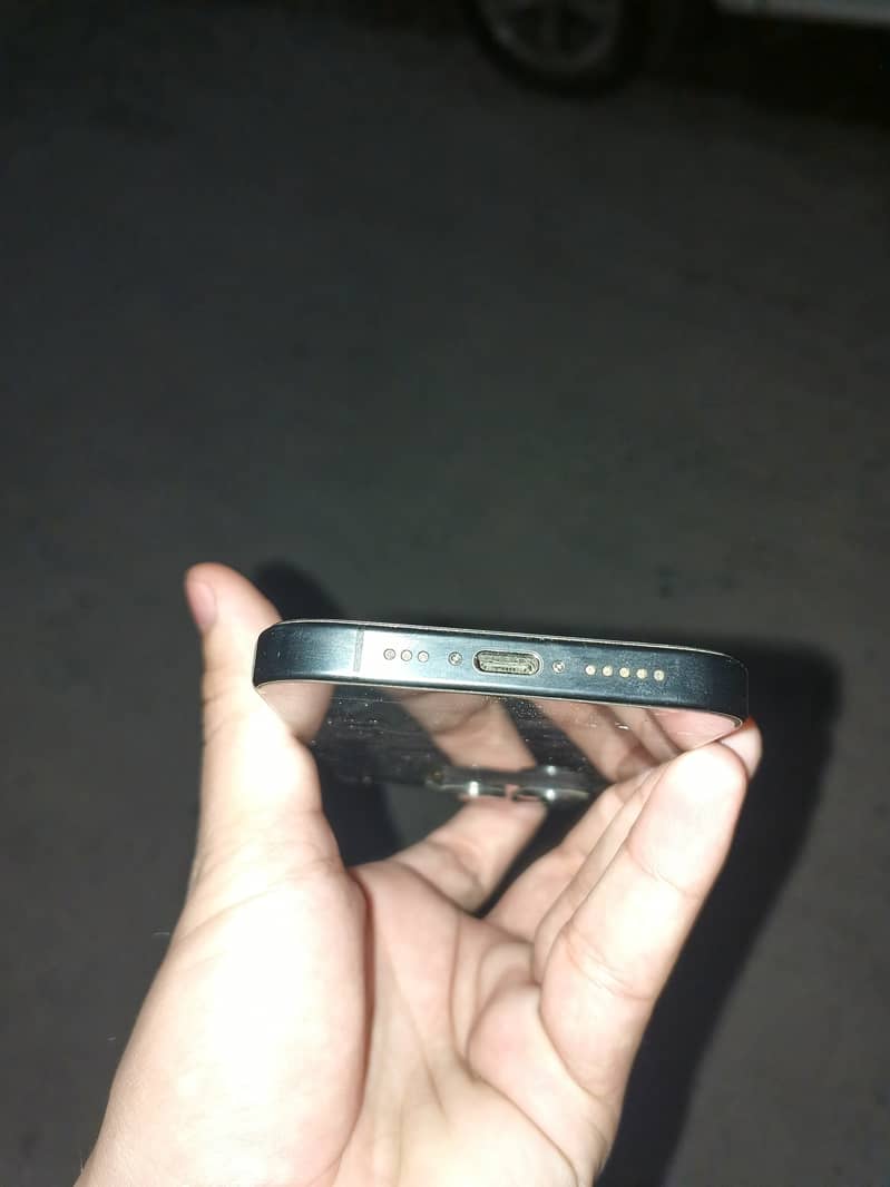 Apple iPhone 15 Pro 4