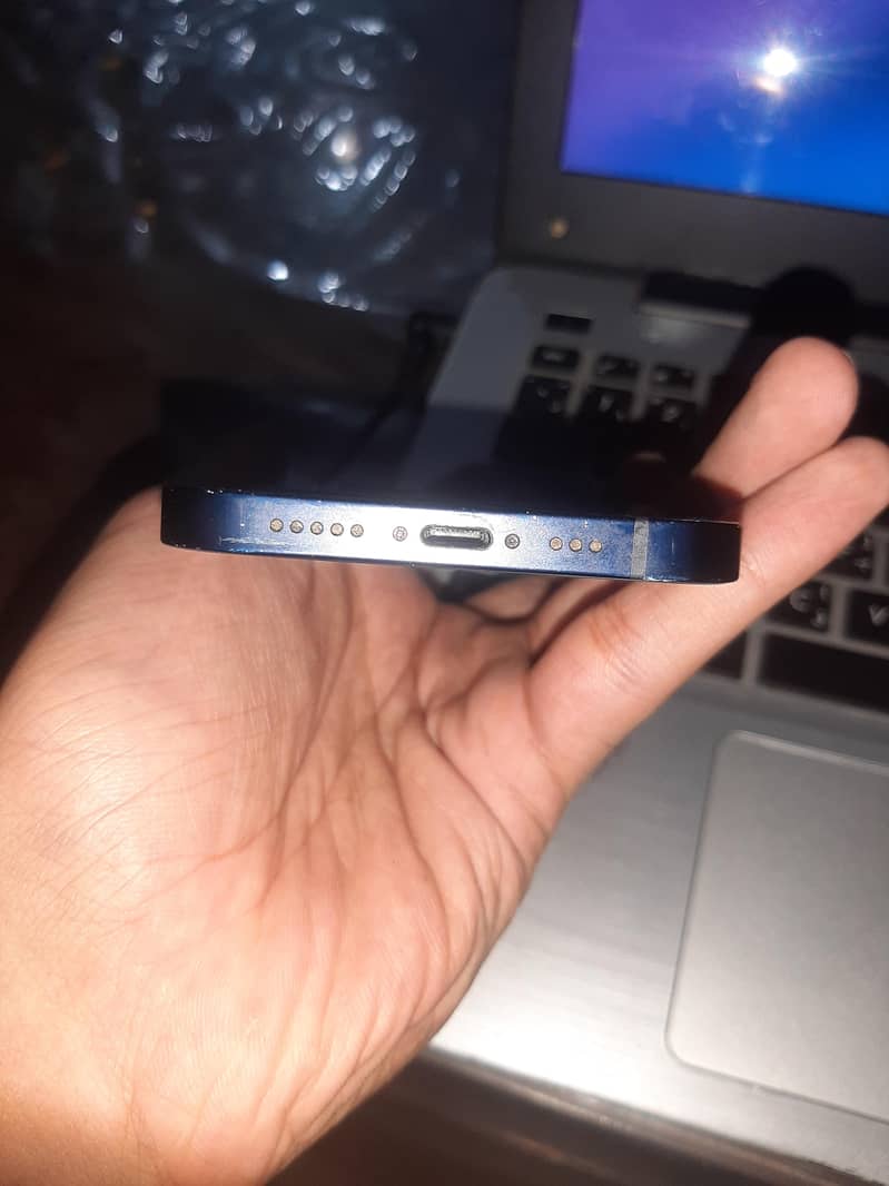 Apple iPhone 12 6