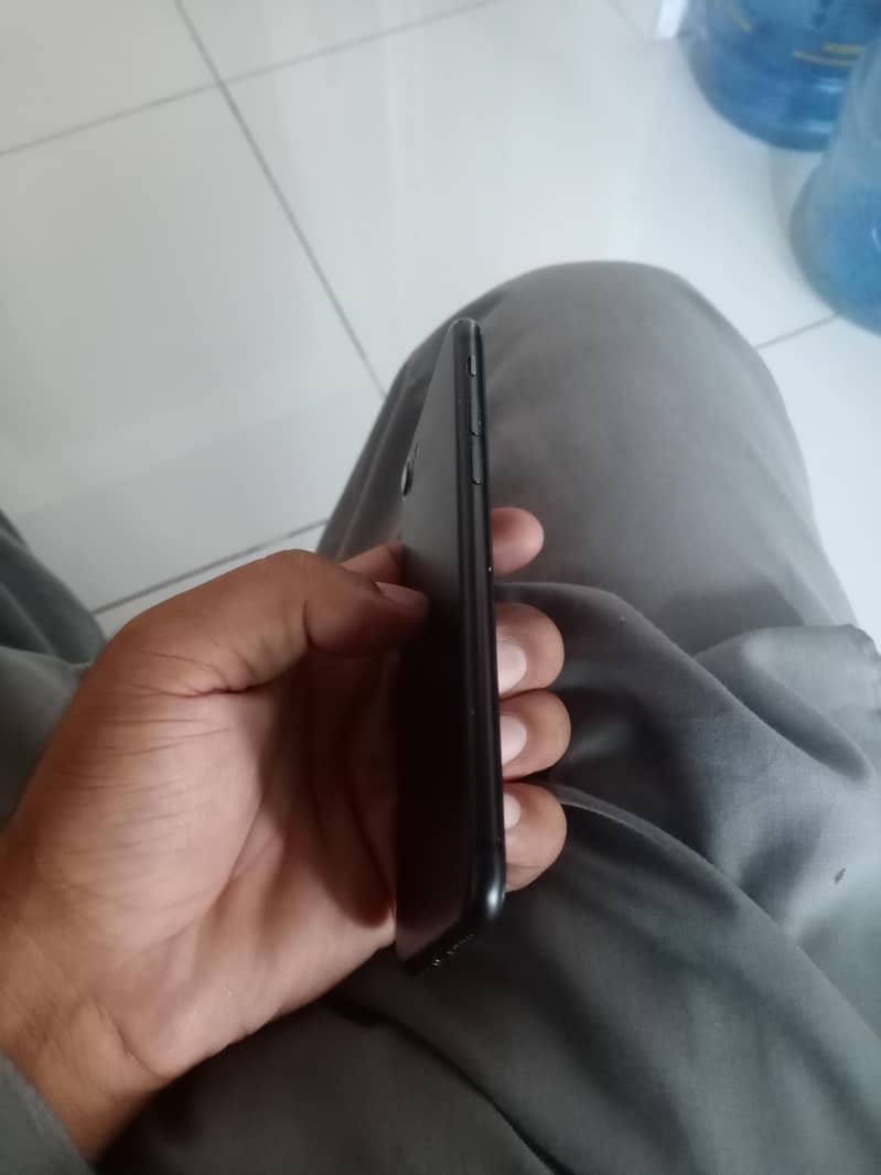 Apple iPhone 7 3