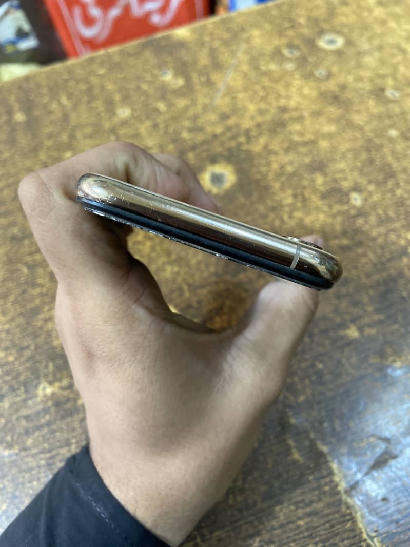 Apple iPhone XS 3