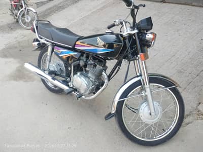 HONDA CG 125 total jenion and showroom condition available for sale