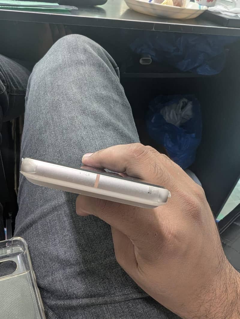 Google Pixel 8 2