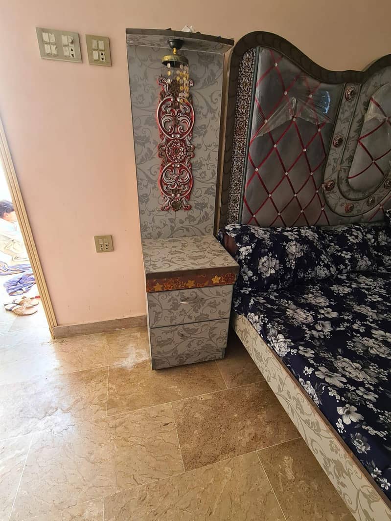 bed 2 side table devider almari 3 pally shokes 1